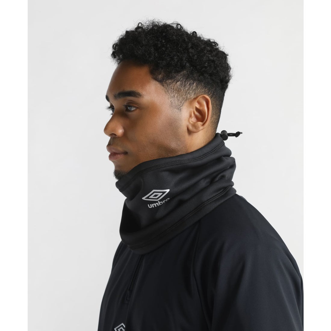 umbro ネックウォーマー｜抗菌防臭・保温・ストレッチ -デサントストア
