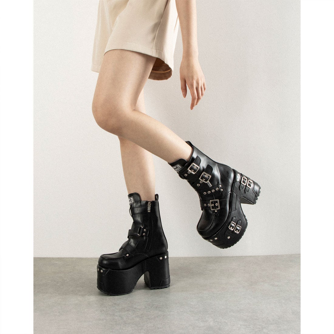 ヨースケ YOSUKE 厚底多重ベルトヒールブーツ 4460066 （ブラック