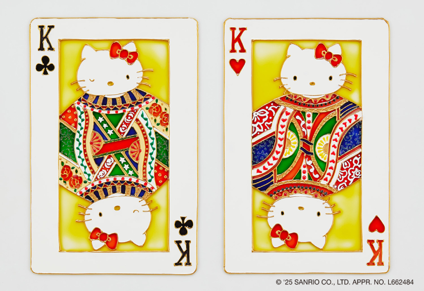 ガラス絵で描かれた、レトロ可愛い『ハローキティのトランプ缶』が