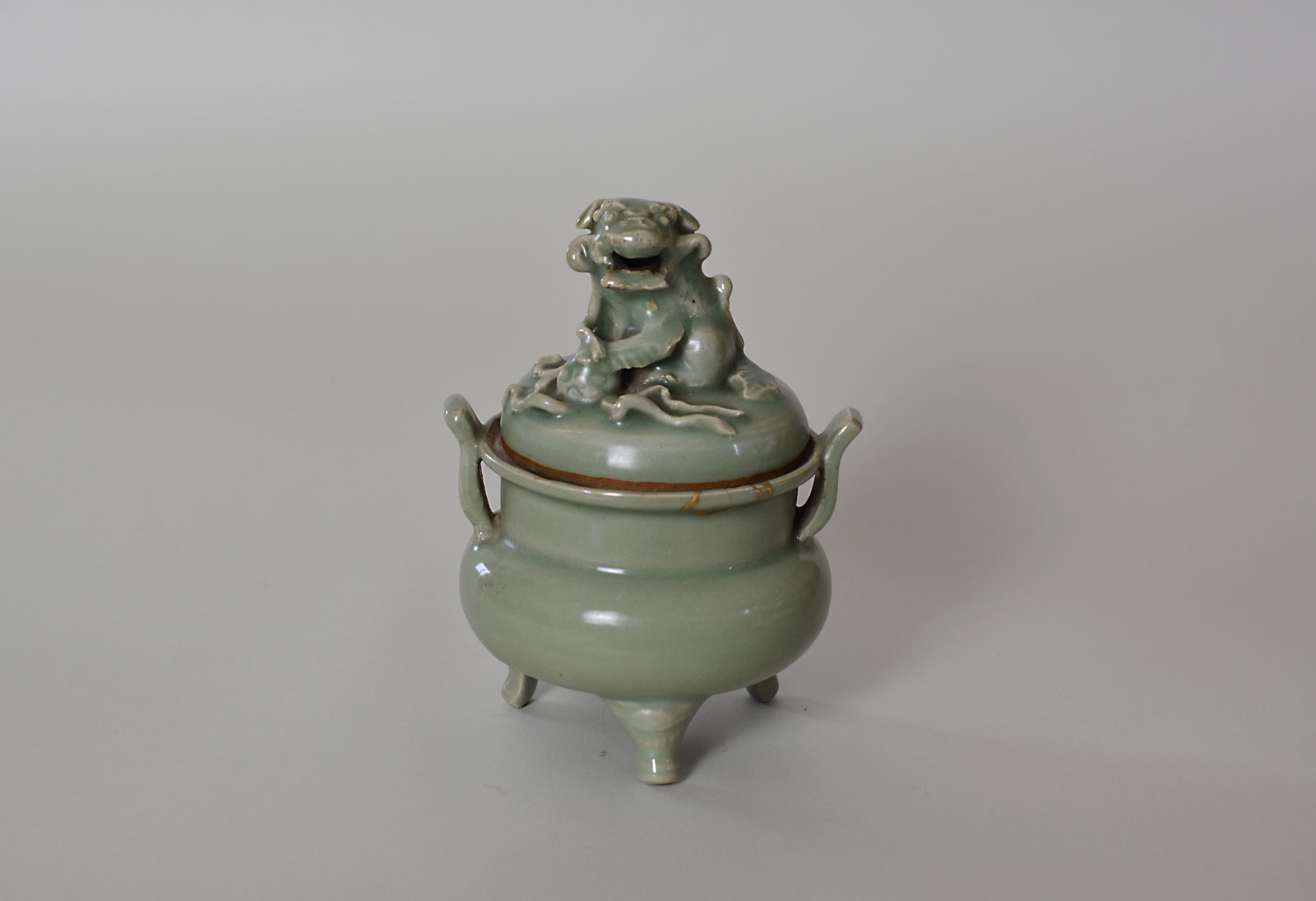 D000049-1950｜七官青磁獅子紐香炉｜本間美術館所蔵作品データベース