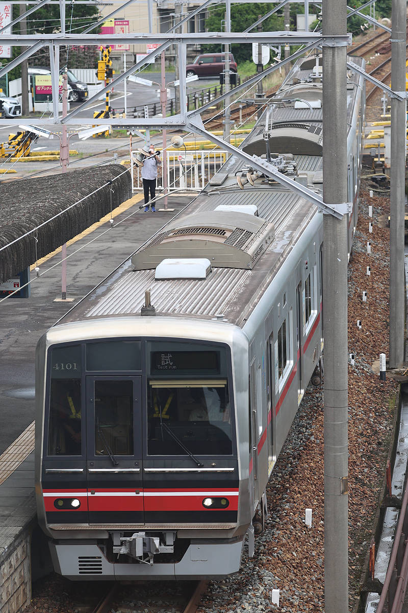 瀬戸電ニュース 「4001F全検出場 信号炎管・車掌スイッチ撤去、照明LED