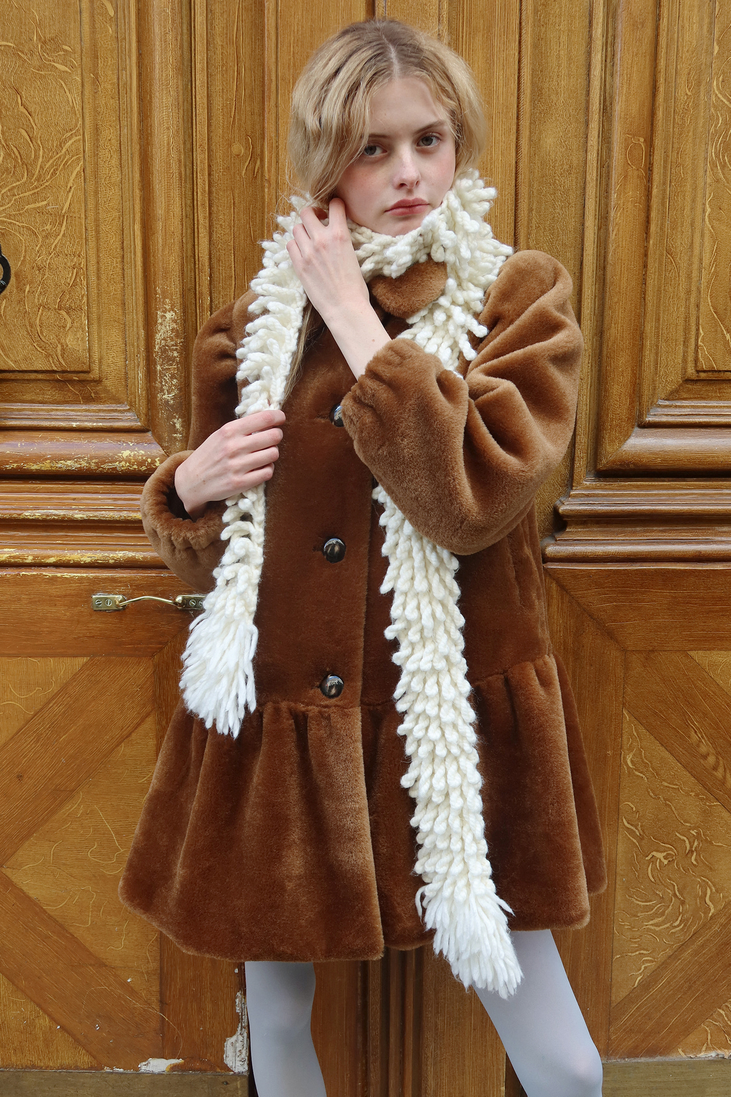 MUSINSA公式 | SINOON SN Ruffled Shearling Fur Coat (Brown)