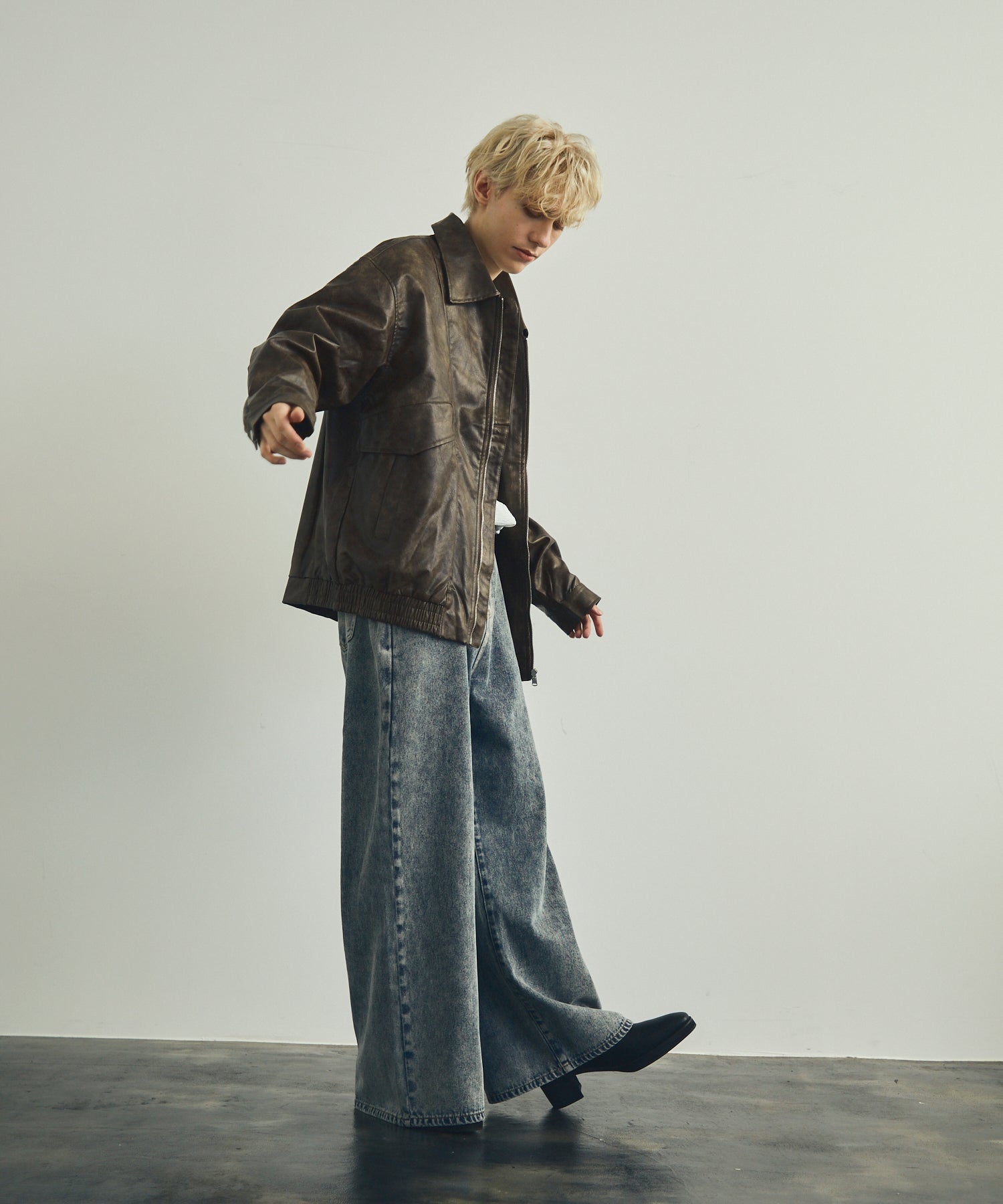 Vintage-like fake leather oversized zip-up blouson – Shoowtime