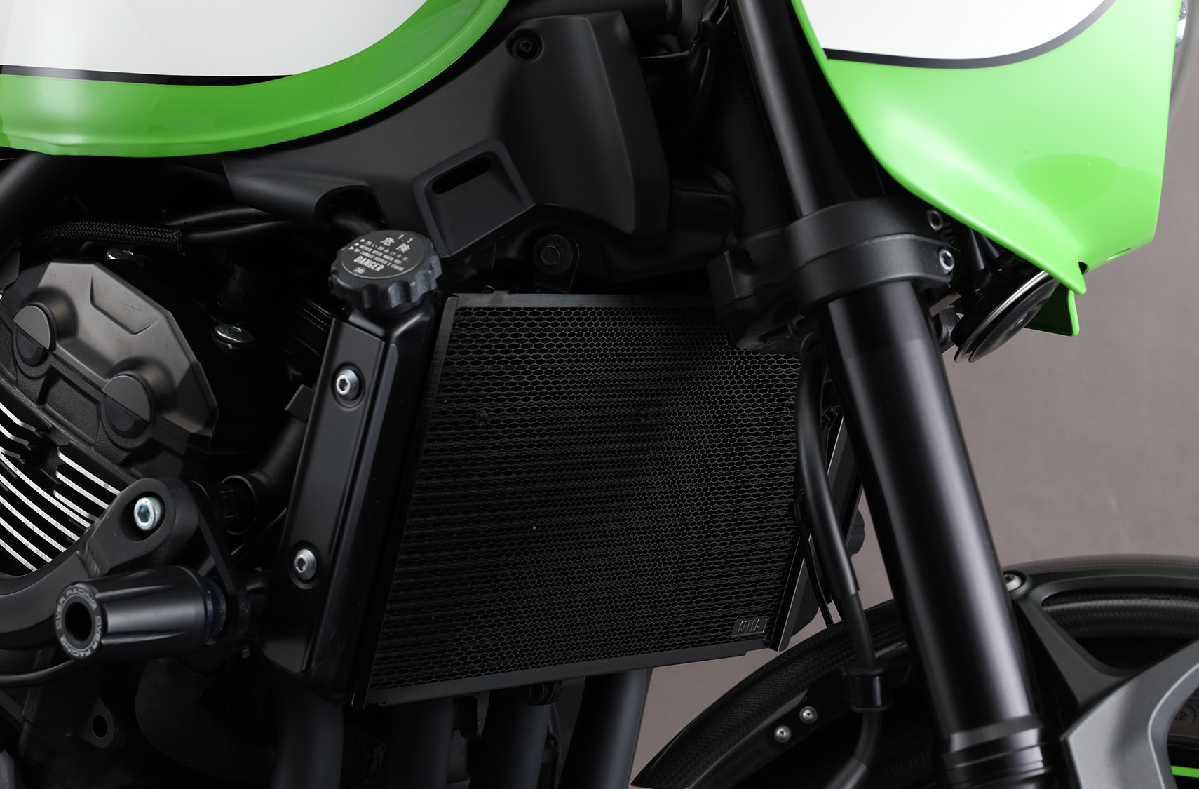 ラジエタープロテクター(Kawasaki Z900RS～'20)ブラック | AELLA