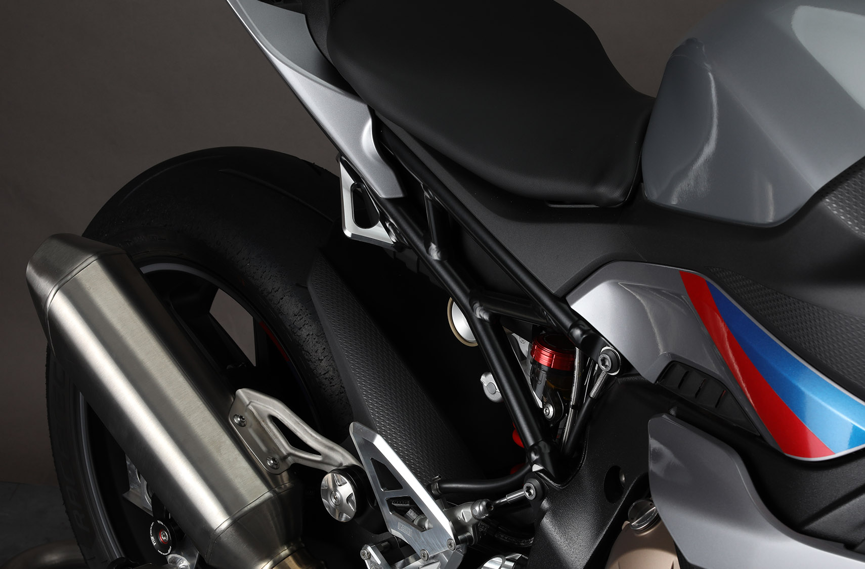 タイダウンフックプレート(S1000RR '19～) | AELLA オンラインショップ