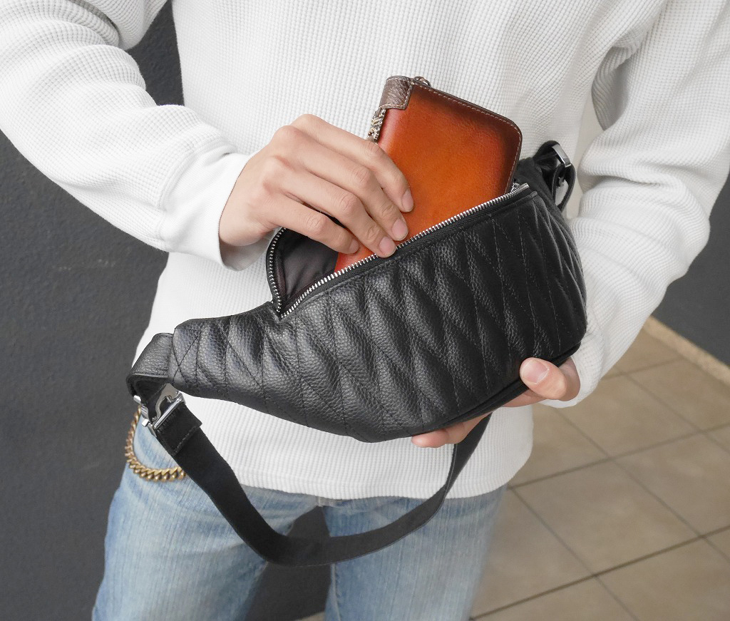 ワンショルダー メンズ ボディバッグ 本革 bag キルティング black