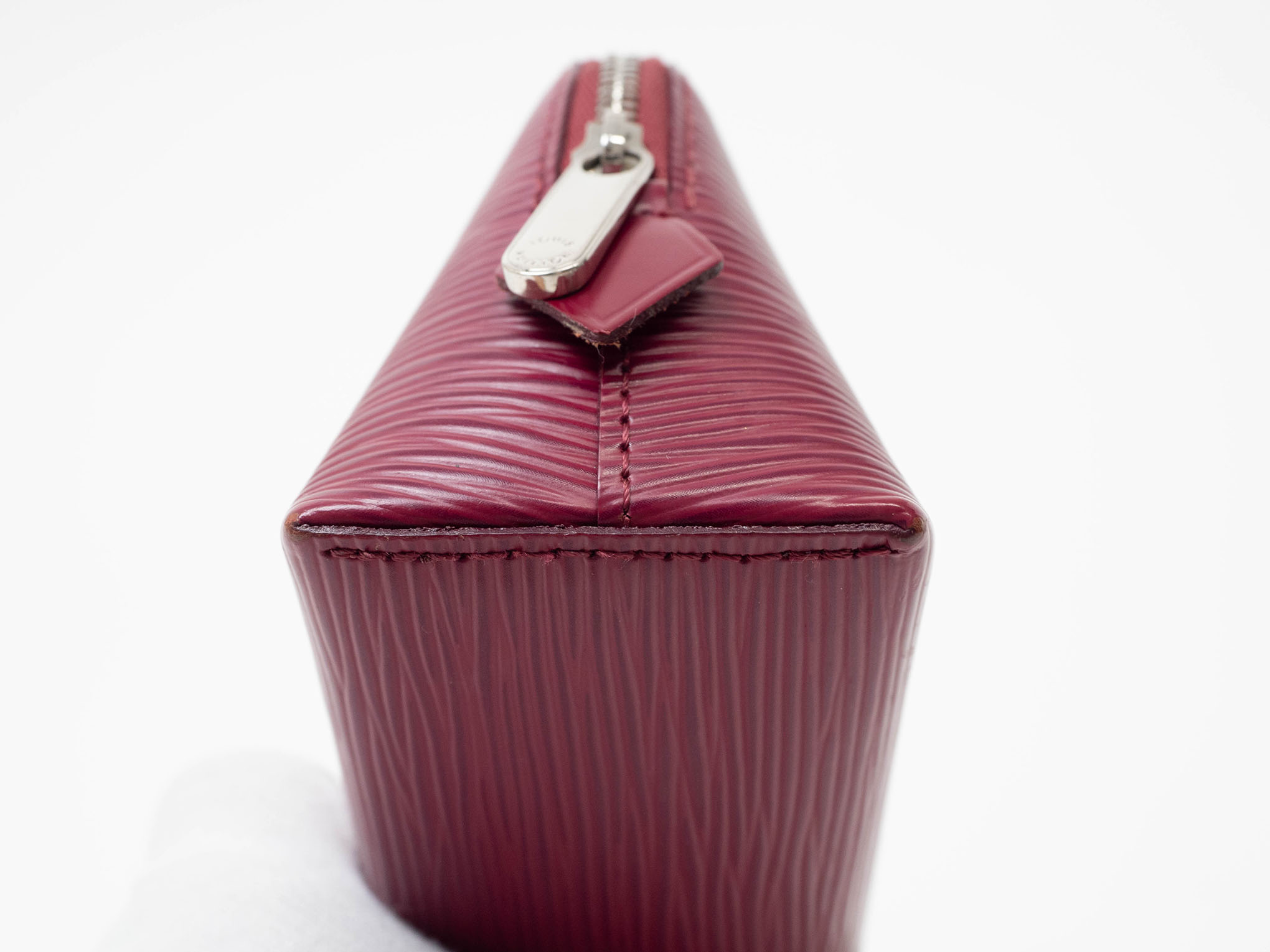 ルイヴィトン ポシェットコスメティック ポーチ エピ フューシャ