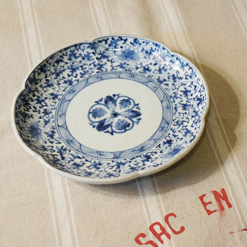 ヴィンテージ 古伊万里 19cm 丸皿 花唐草文 送料無料 和風 伊万里焼