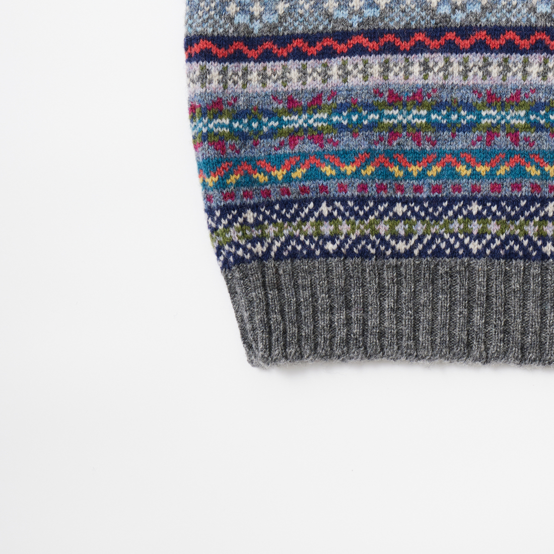 Jamieson's of Shetland JAMIESON'S ジャミーソンズ フェアアイル柄 V