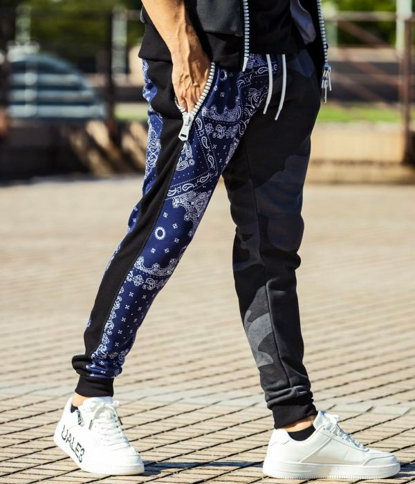 1PIU1UGUALE3 RELAX カモ×ペイズリー柄スウェットパンツ メンズ