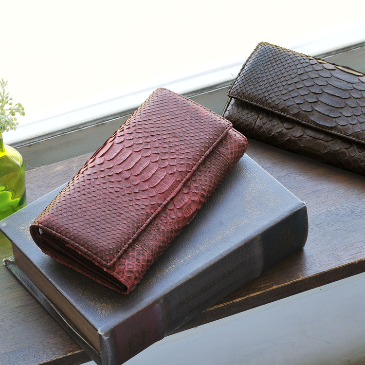 sankyo shokai（三京商会） ダイヤモンド パイソン かぶせ 長財布