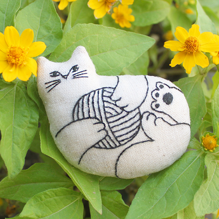 piece nekogao 刺繍ブローチキット へそ天 図案印刷済 | 刺しゅう