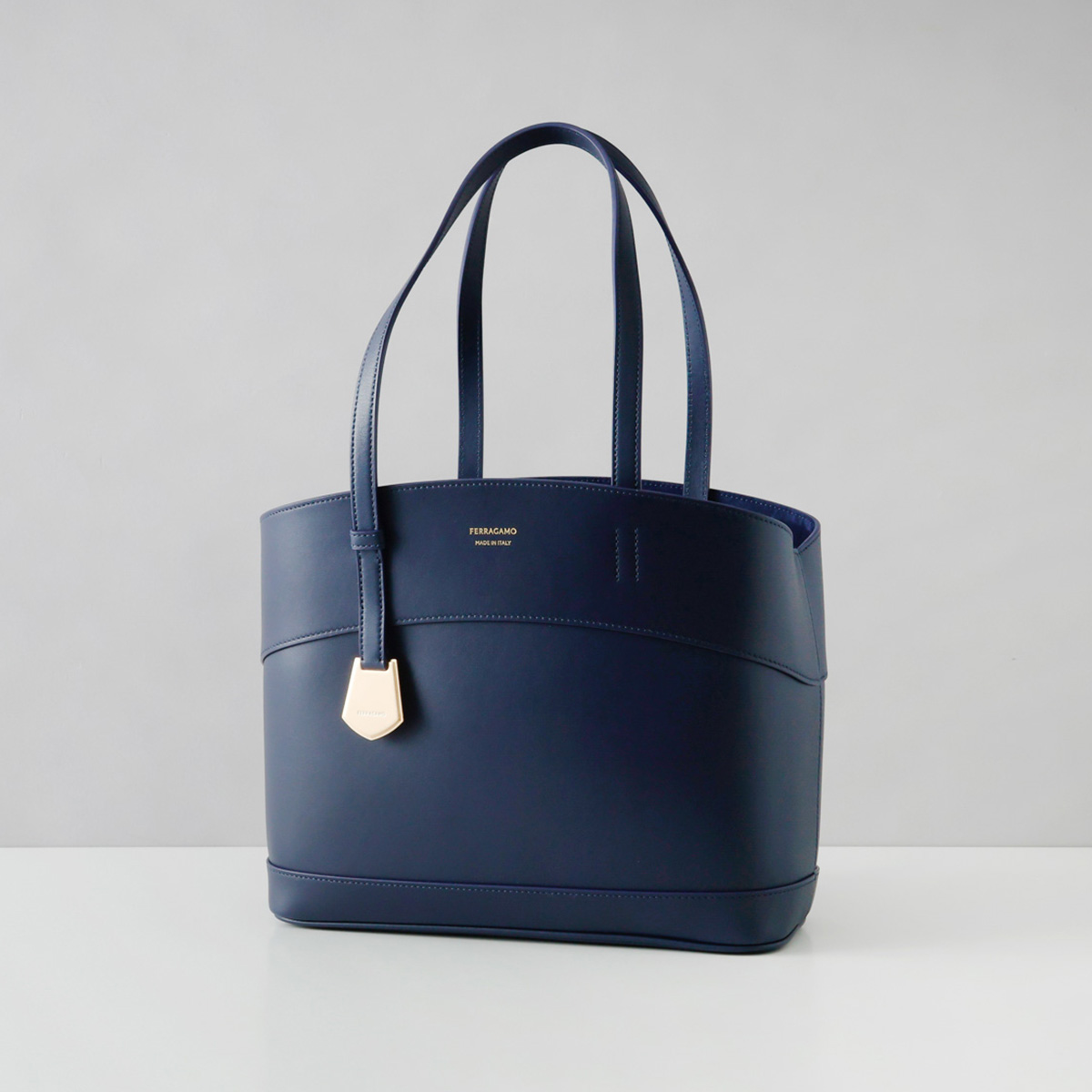 FERRAGAMO（フェラガモ） 並行輸入 トートバッグ ネイビー MIDNIGHT