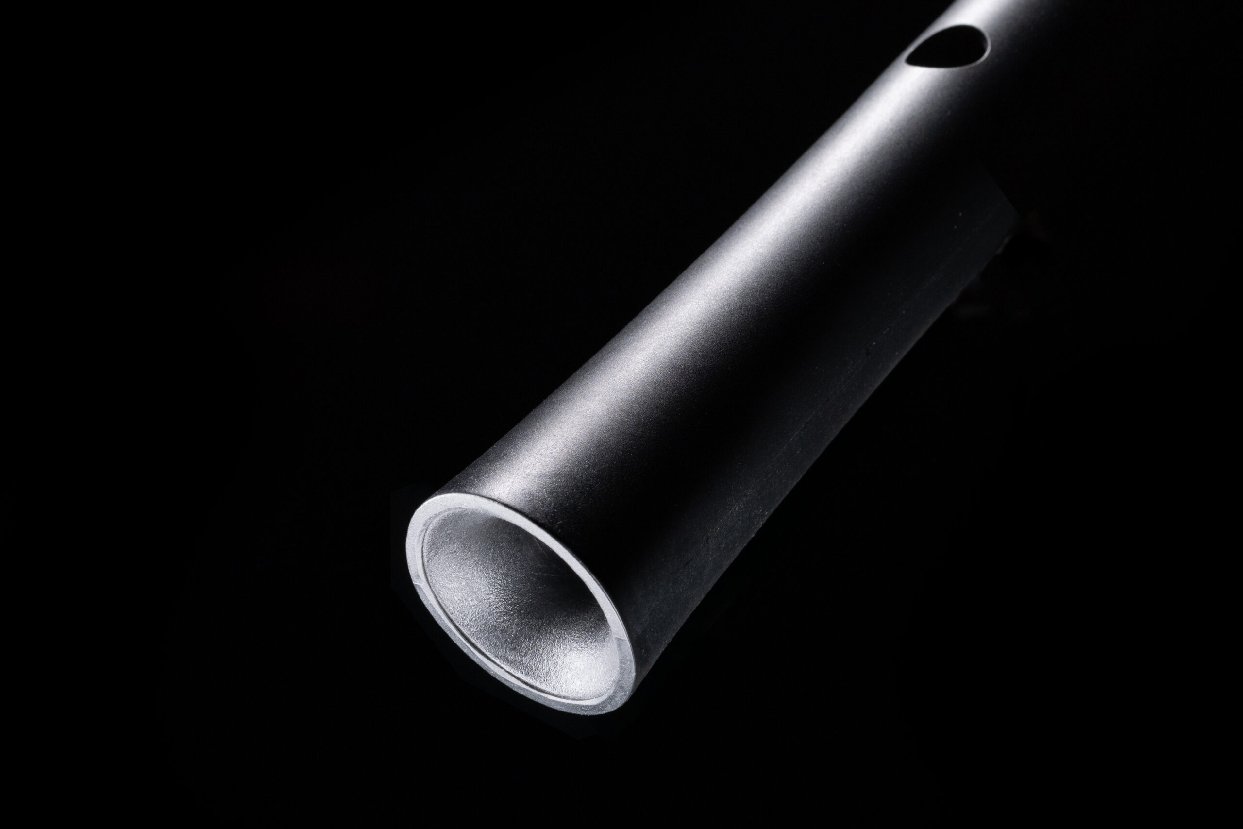 メタル尺八 一尺八寸 清月 五孔 シルバー ケース、グリス付き メタル尺