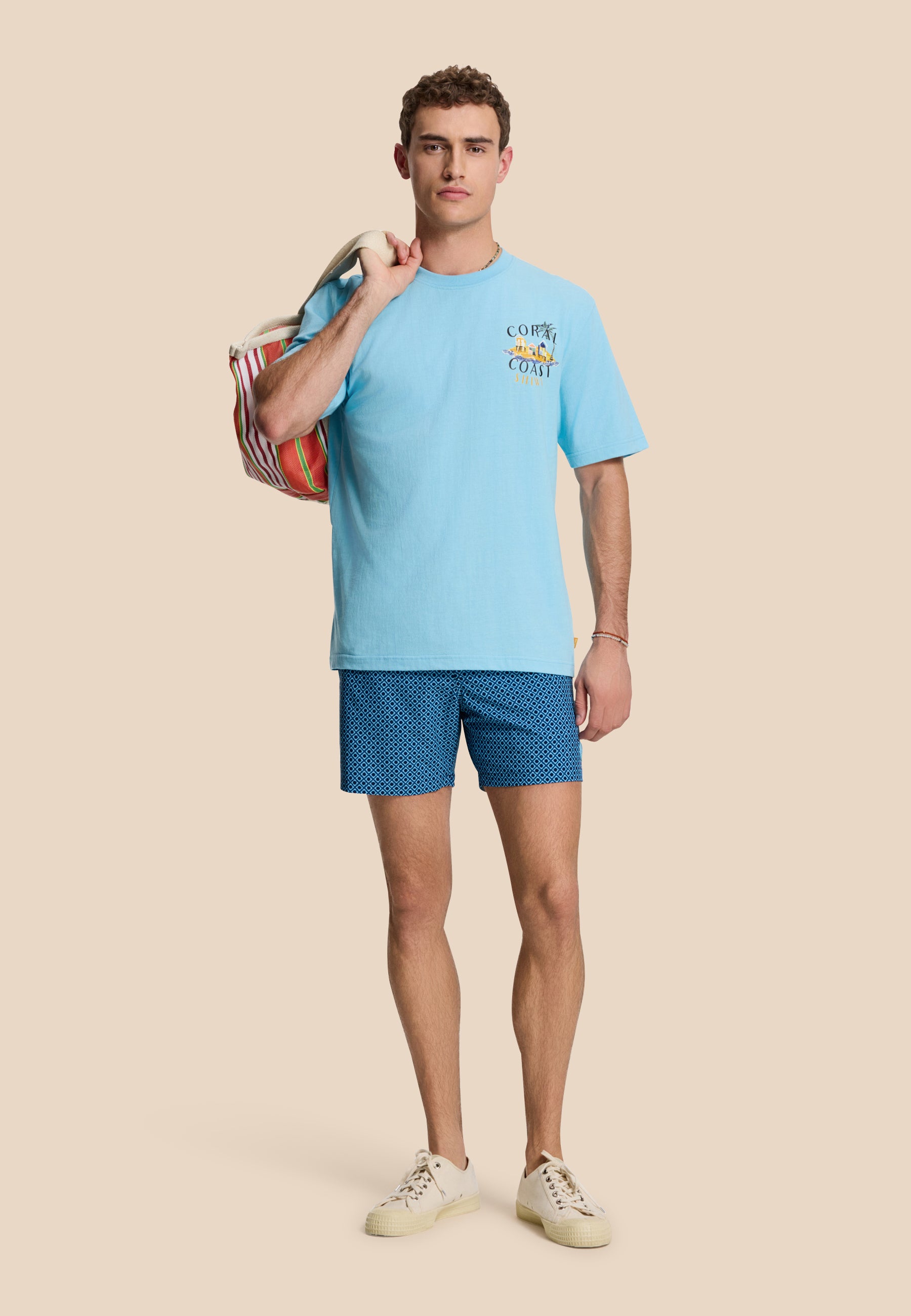 FINN relaxed t-shirt sketched island | blue sky