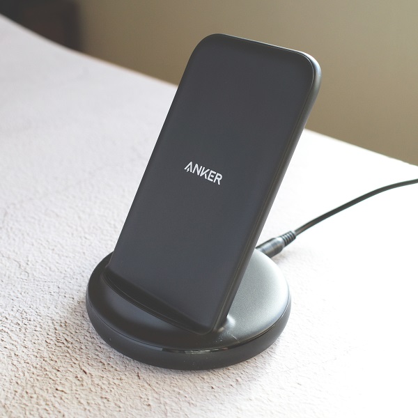 Anker PowerWave II Stand レビュー｜最大15W出力で高速充電できる