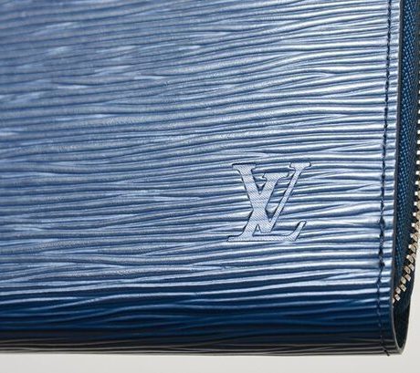 LOUIS VUITTON エピライン ジッピーウォレット アンディゴブルー 長