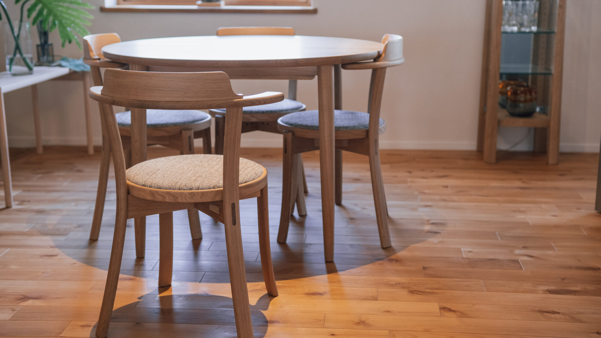 RUNT OM ルントオム チェアー | 塩田家具 リヴリア