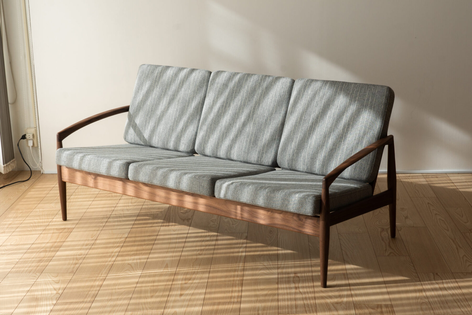 Paper Knife sofa | 塩田家具 リヴリア