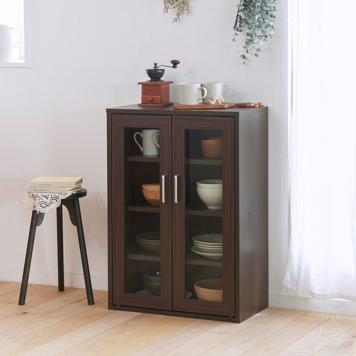 キャビネット 棚 幅57cm 高さ80cm ダークブラウン ガラス扉付