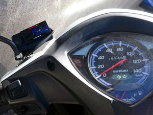 エンジン回転計（タコメーター）を取付けました: スズキ新型アドレス110