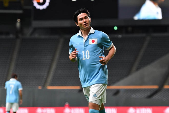 PHOTO】『サッカー日本代表100周年アニバーサリーユニフォーム』を着用