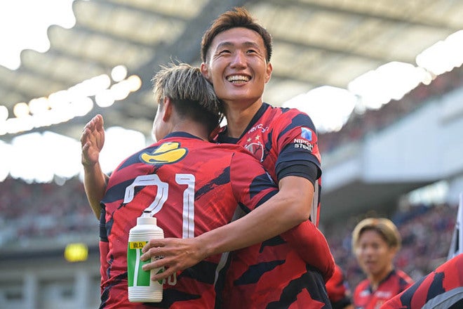 画像】セレモニーで歓喜の涙！中盤で体を張り続けた鹿島・三竿健斗