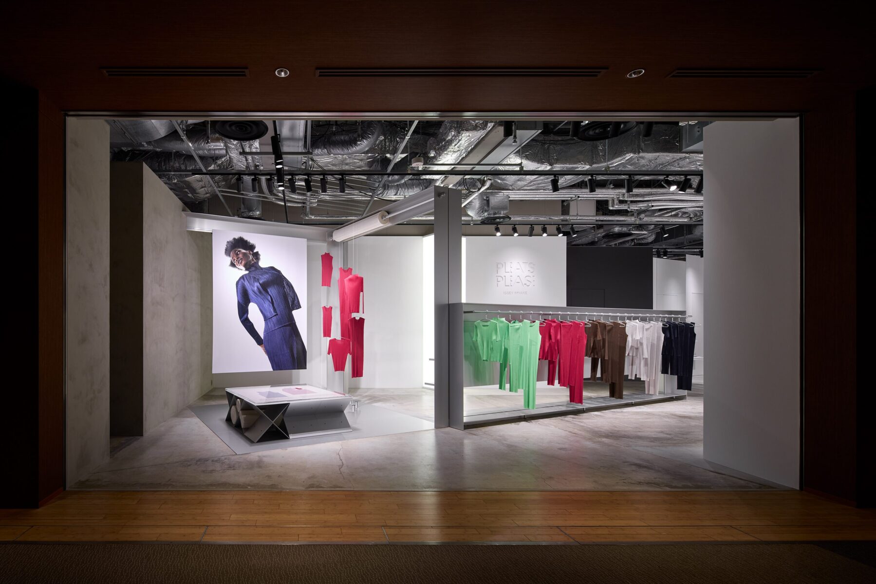 PLEATS PLEASE ISSEY MIYAKE（プリーツ プリーズ イッセイ ミヤケ