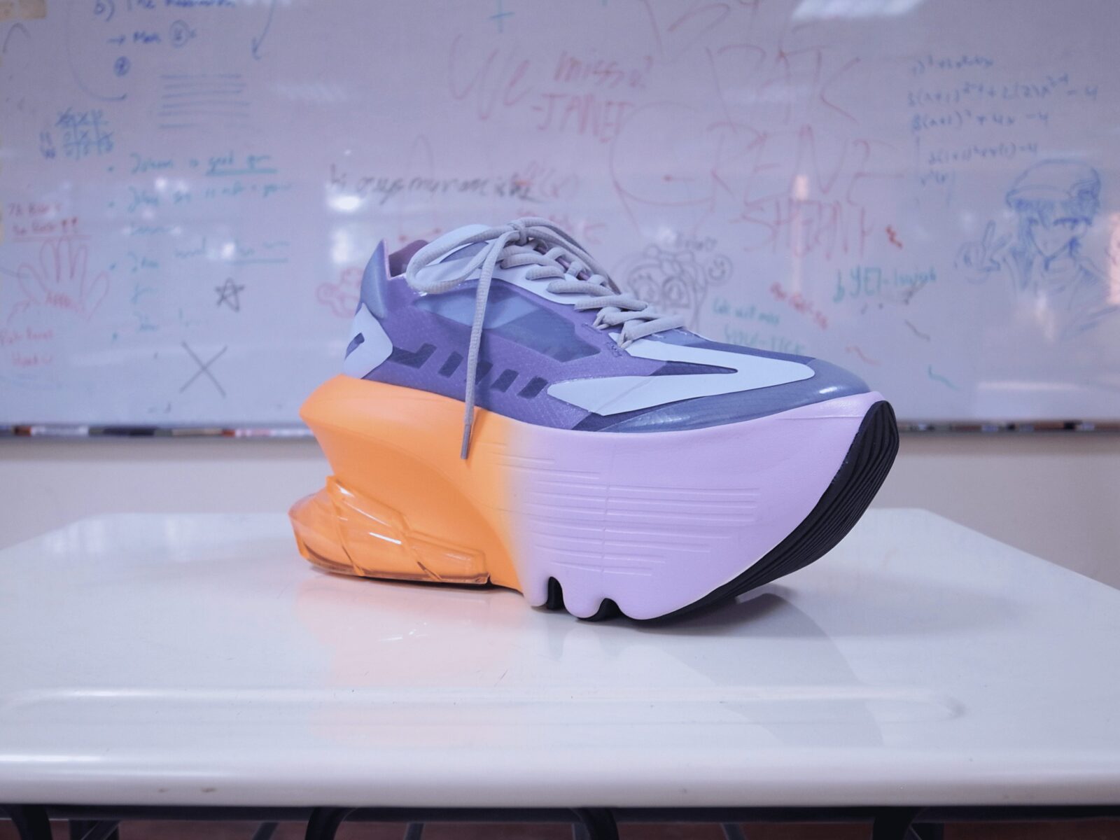 grounds（グラウンズ）」が約10センチの厚底スニーカーを発表。新