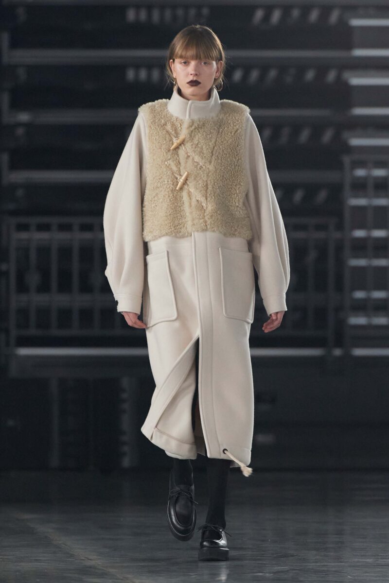 HYKE（ハイク）デザイン、色使い、カッティング、すべてに潔さを感じる