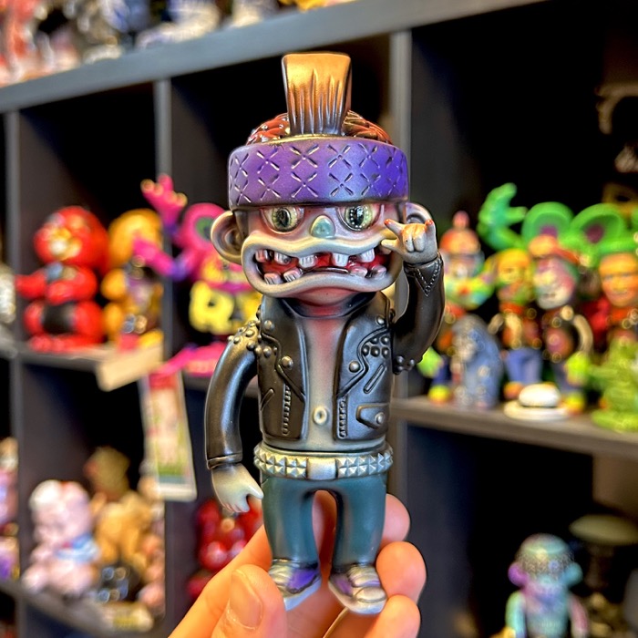 BlackBook ToyにKakkowarai Toys初登場！ 衝撃のホラーカスタム