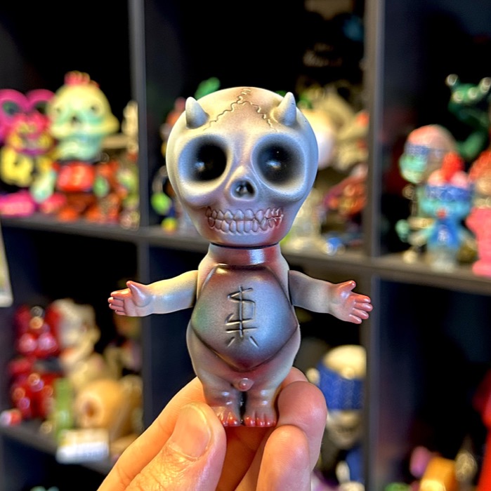 BlackBook ToyにKakkowarai Toys初登場！ 衝撃のホラーカスタム