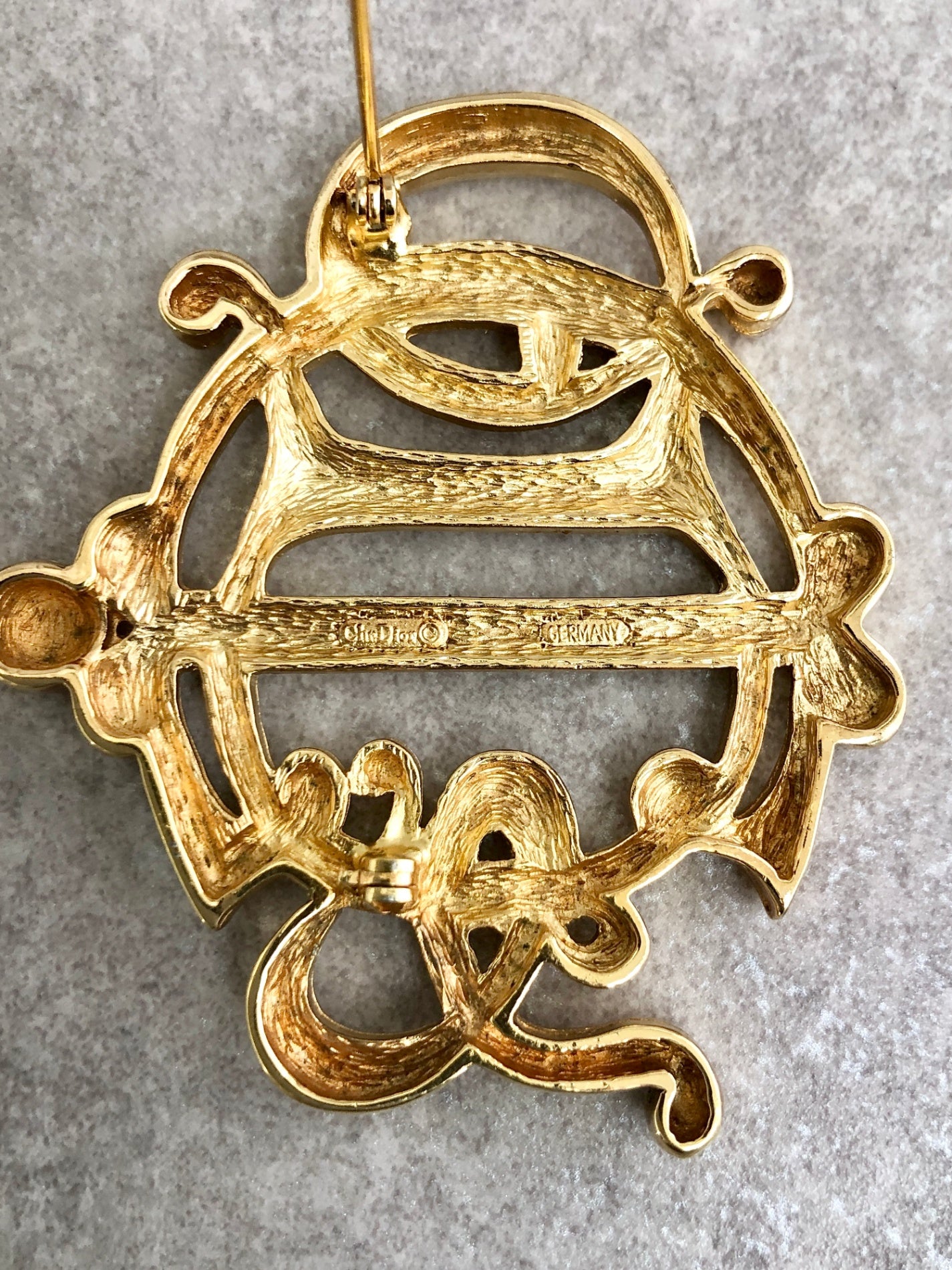 Christian Dior Emblem Motif Brooch Gold Vintage pidjmi