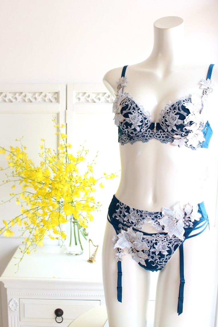 ワコールサルート ブラジャーF70 ノーマルショーツMセットプレステージ