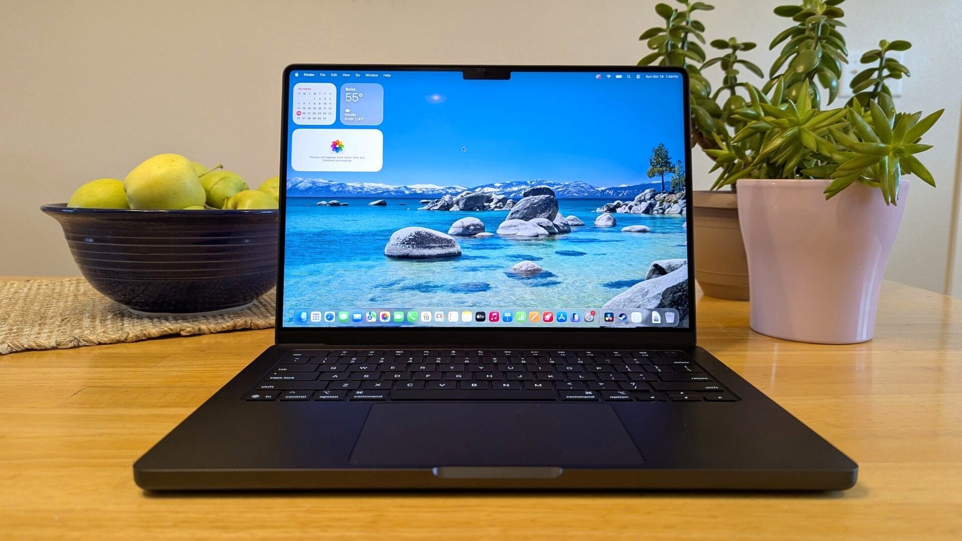 Apple MacBook Pro 14-Inch (2025, M5) - Review 2025 - PCMag Middle East