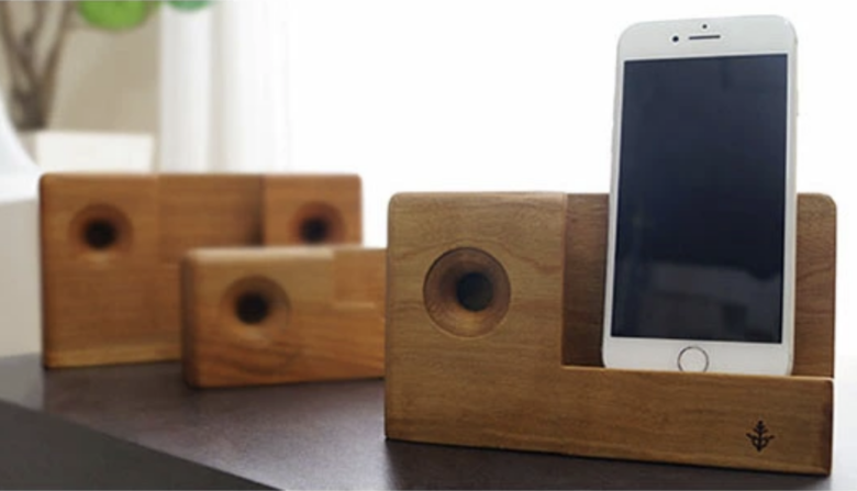 キャンプにおすすめの木製スピーカーはこれ！なぜ木製スピーカーがいい