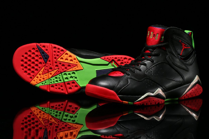 ナイキから、ルーニーテューンズ登場人物のカラーリングを配したAIR