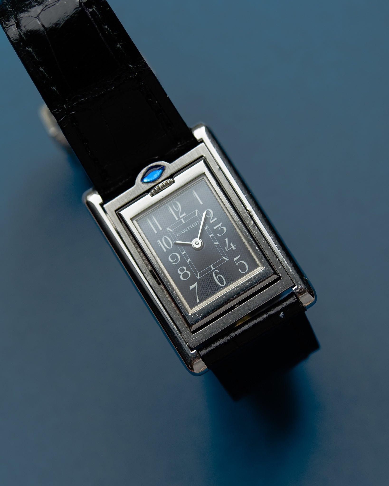 カルティエ タンク バスキュラント ブラック ダイヤル、アラビア数字