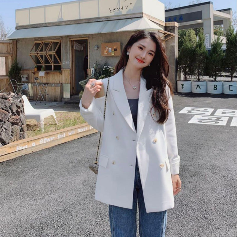 ダブルボタンテーラードジャケット 白・ベージュ 春 カジュアルコーデ