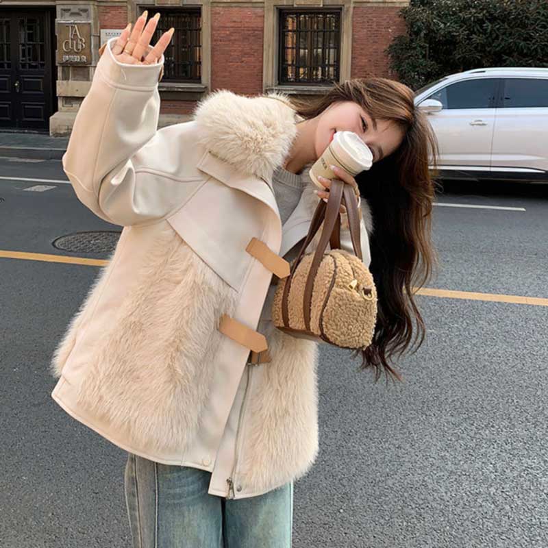 ファー切り替えコート（ベージュ）秋/冬 冬の街に映える存在感