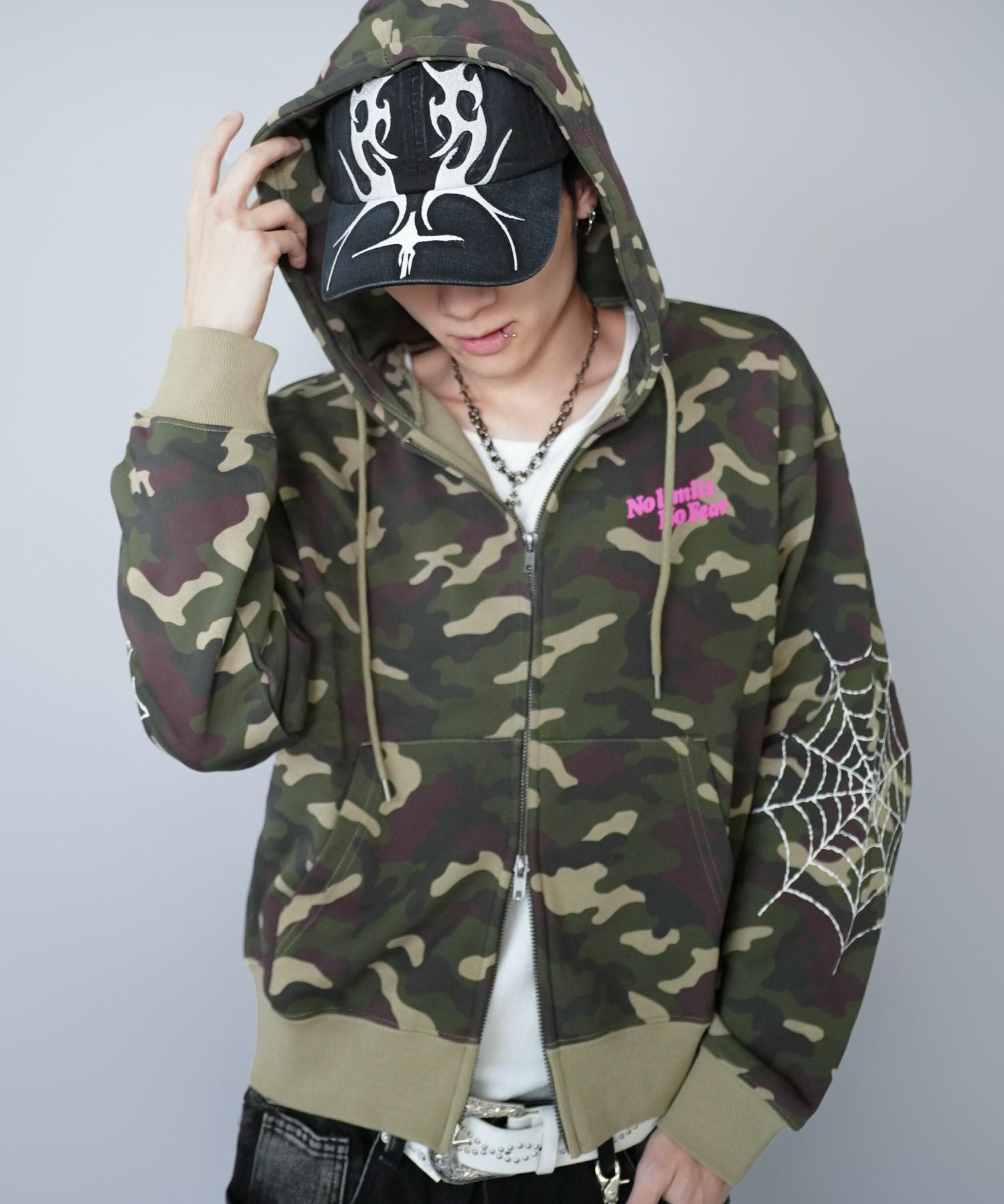 短丈ダブルジップパーカー/ストーンロゴ/バックプリント/スパイダー