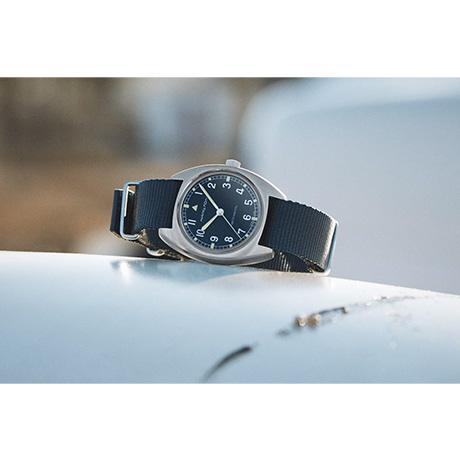 カーキ パイロット パイオニア メカ」に新しいカラーが登場