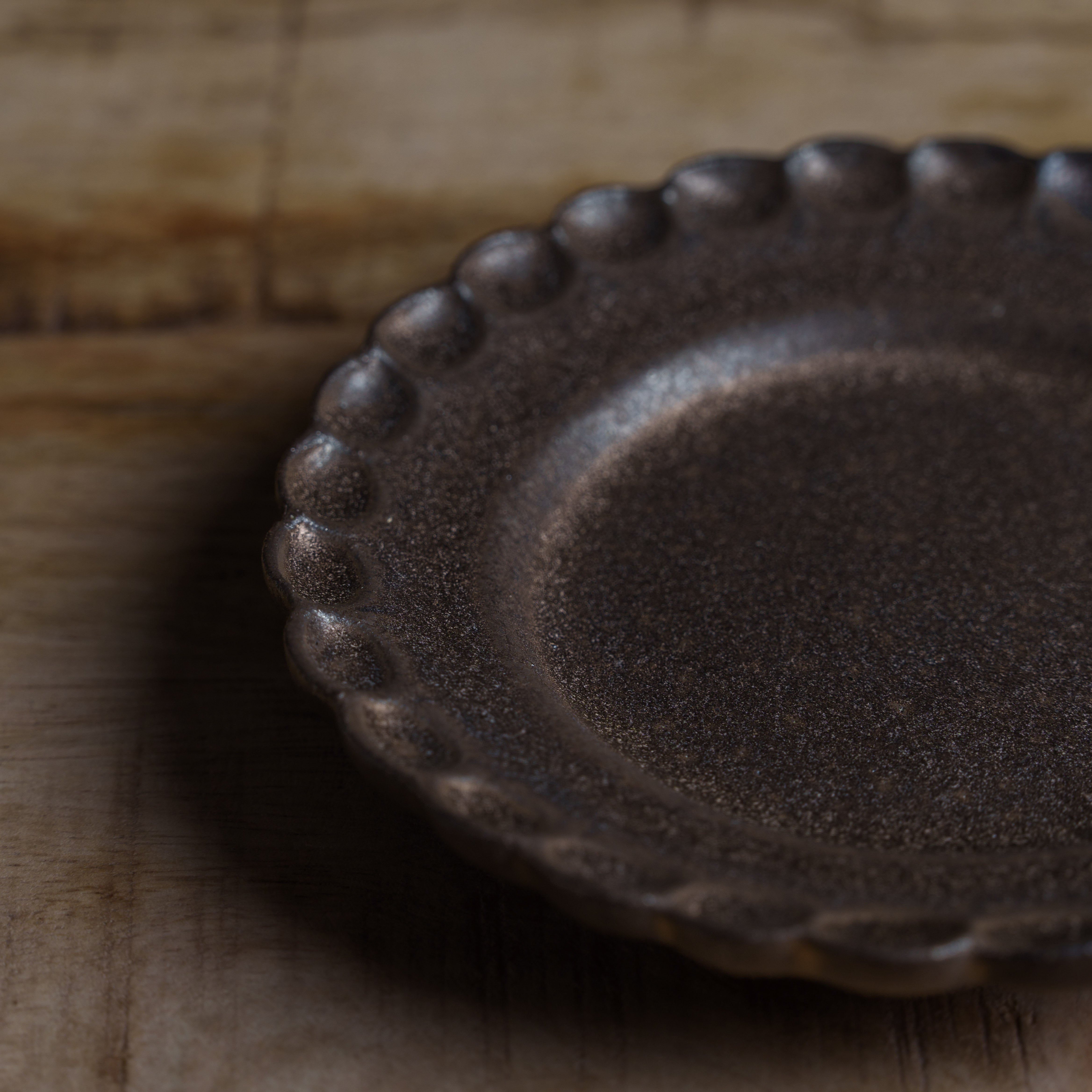 小菊プレート 鉄錆 小 村上直子 – sui.