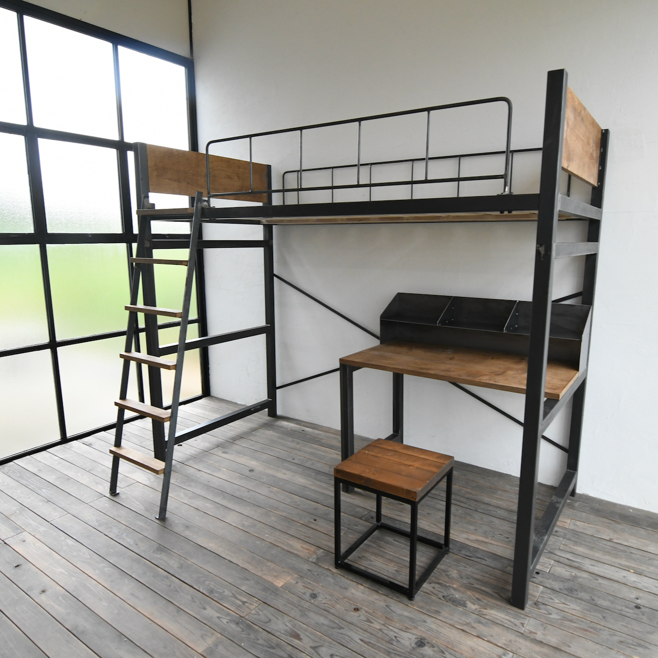 ロフトベッドとデスク | ブログ | 大阪堺・泉州のアイアン家具オーダー