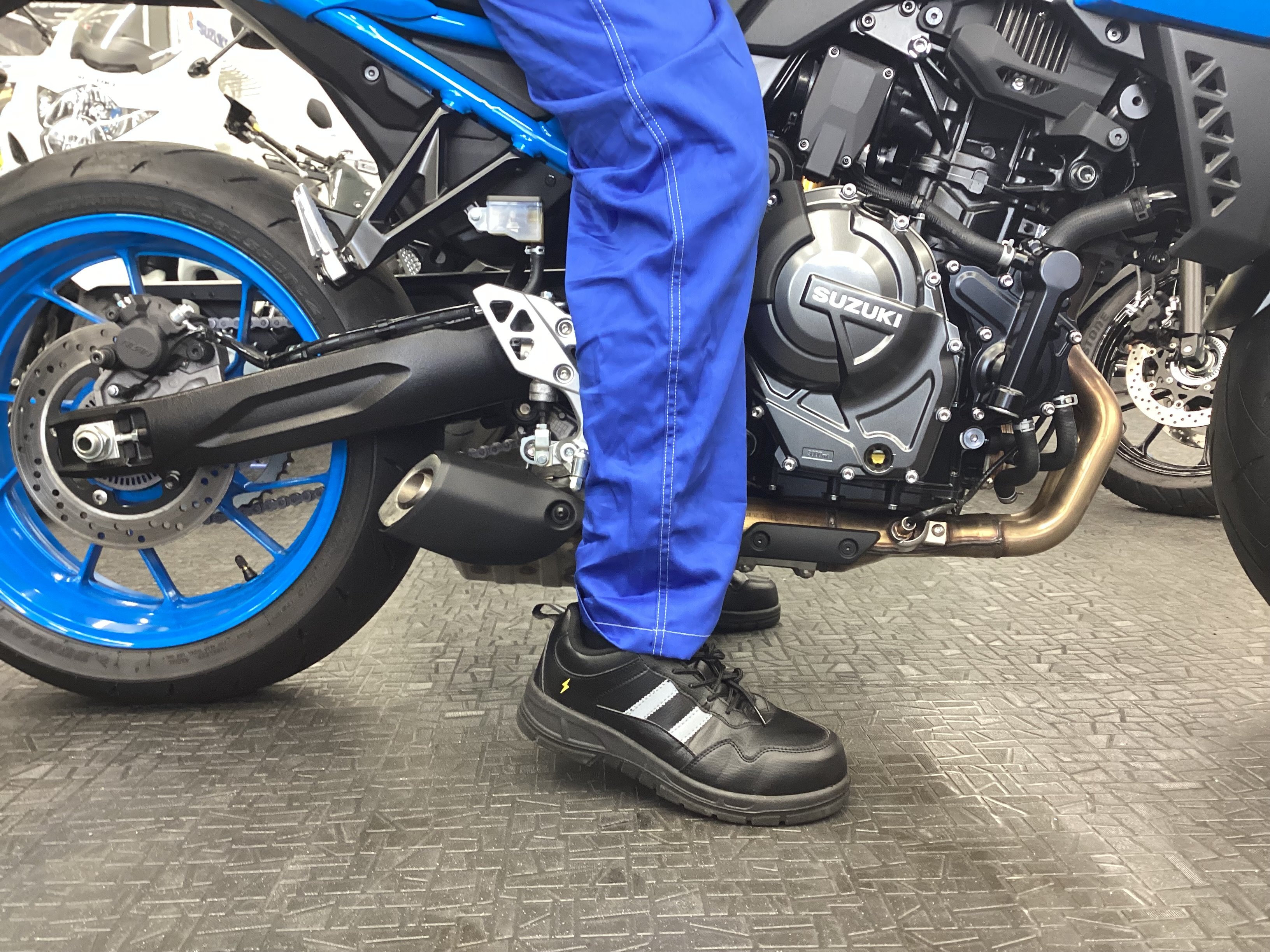 GSX-8S、8Rローシート作成いたしました | スズキワールド葛飾