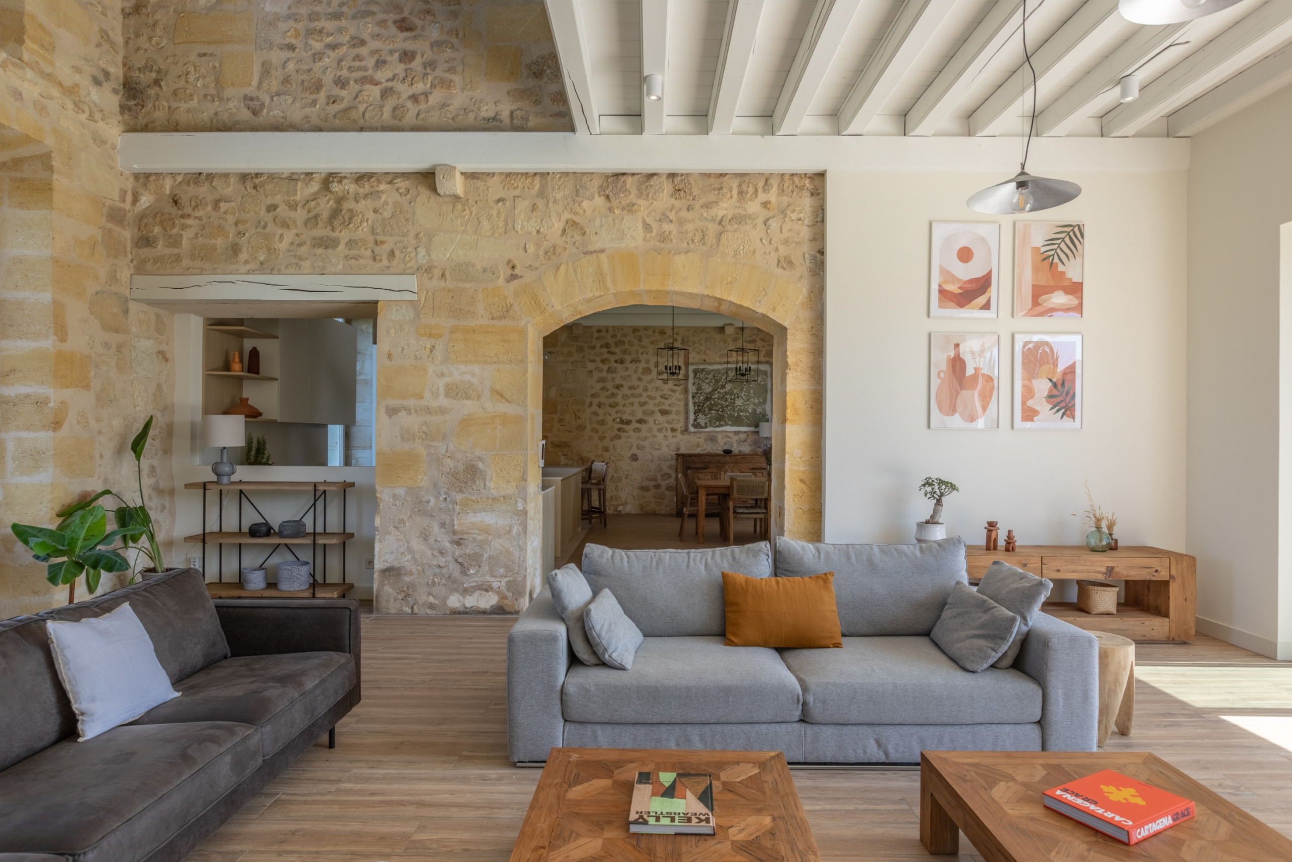 カントリー風のおしゃれなリビングのインテリア画像 75選 - 2026 年 3