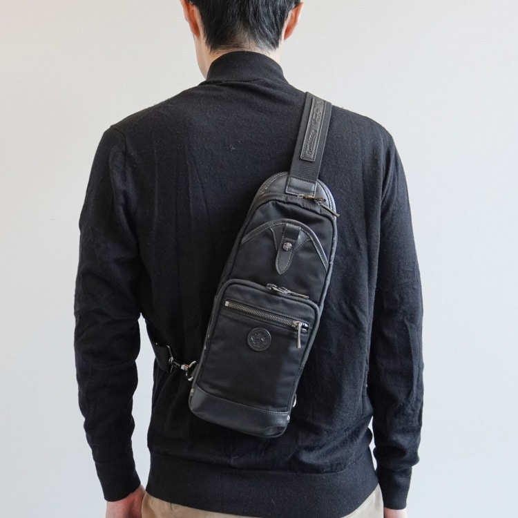 Orobianco／オロビアンコ ソロペルテ ボディバッグ 3L 570g 92957(01