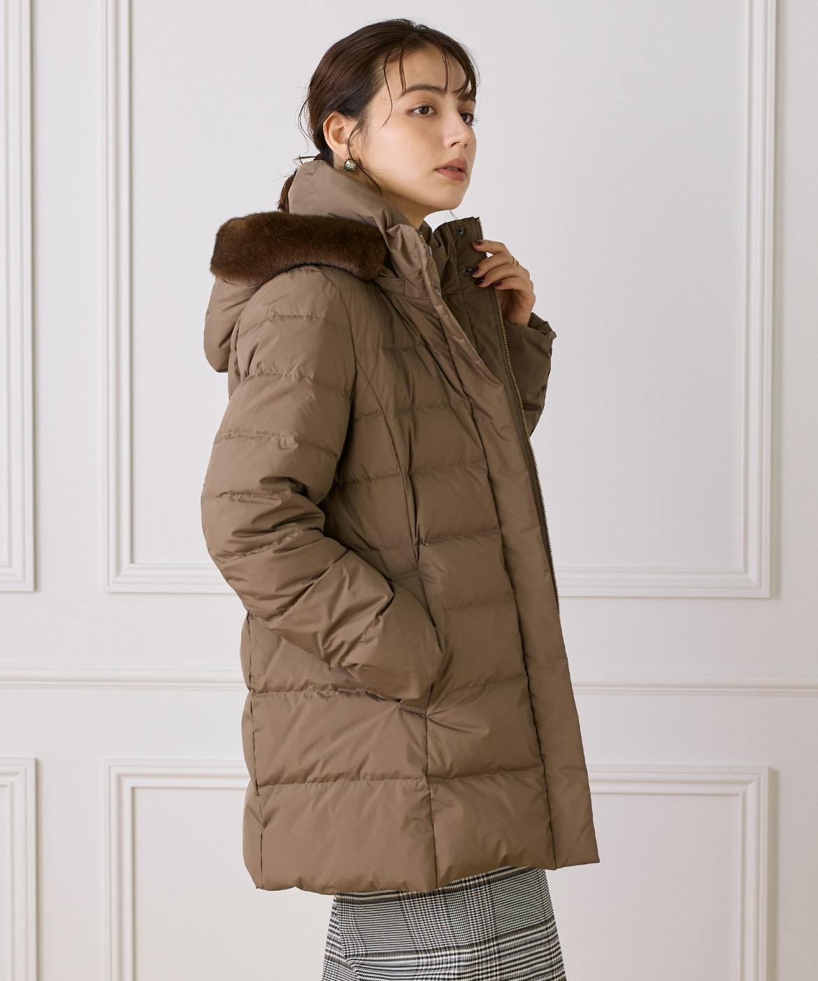 ミドル丈 フェイクファーフードダウンコート｜INED（イネド