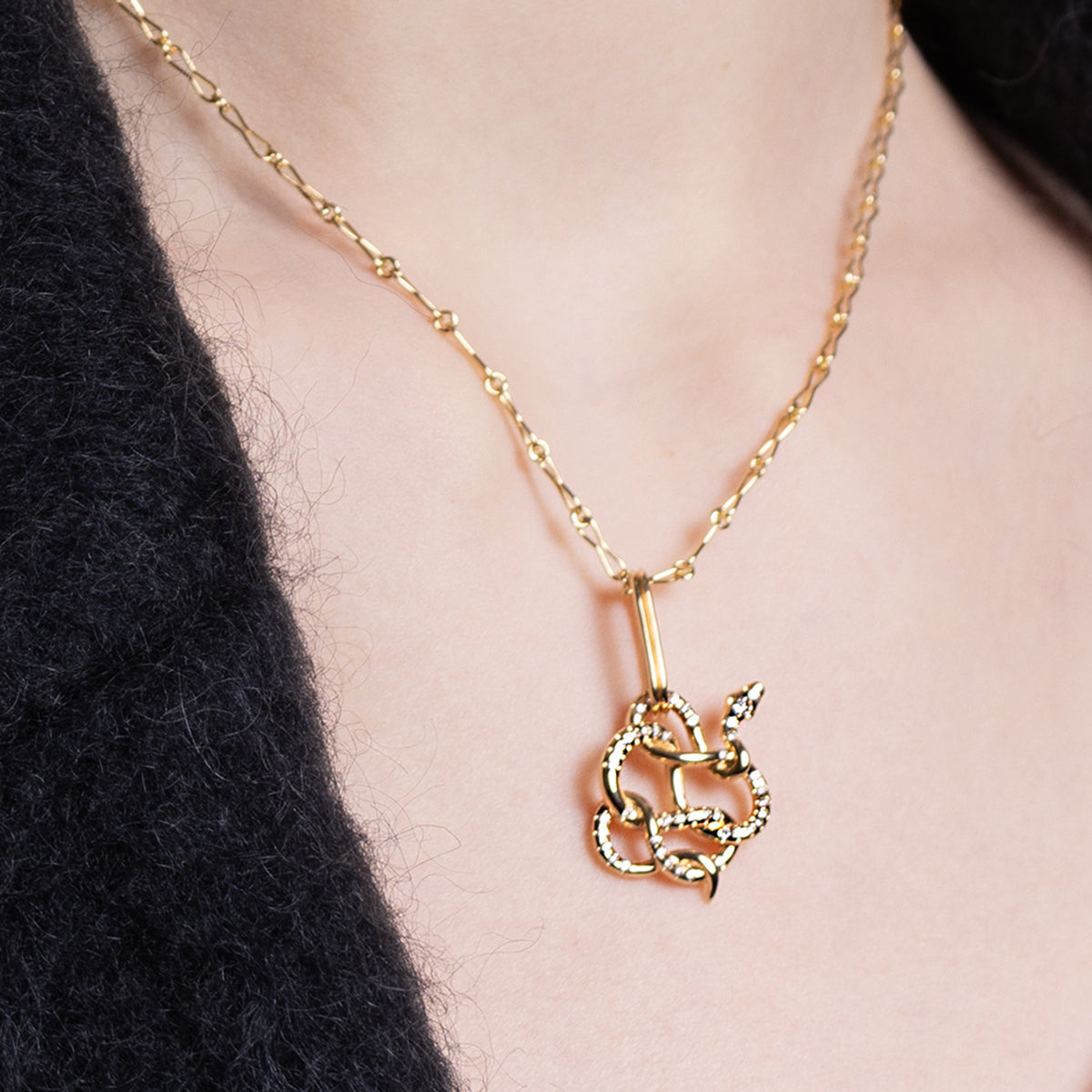 K18 SNAKE KNOT ダイヤモンド チャーム