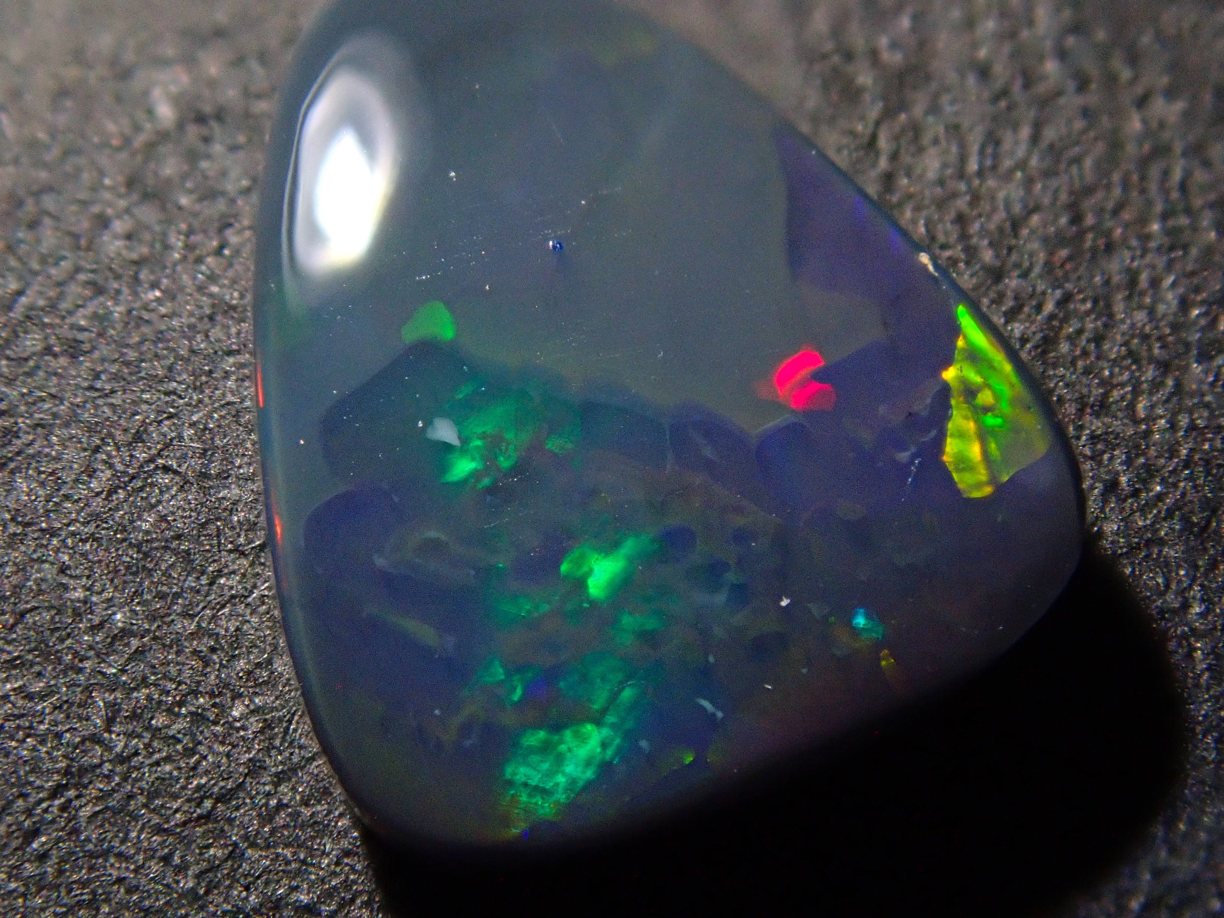 オーストラリア産ブラックオパール 0.758ctルース